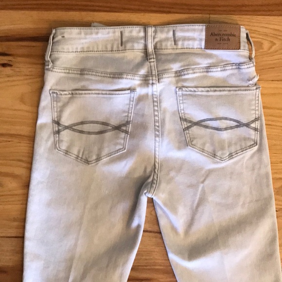 Ambercrombie & Fitch White Wash Jeans - Picture 3 of 4